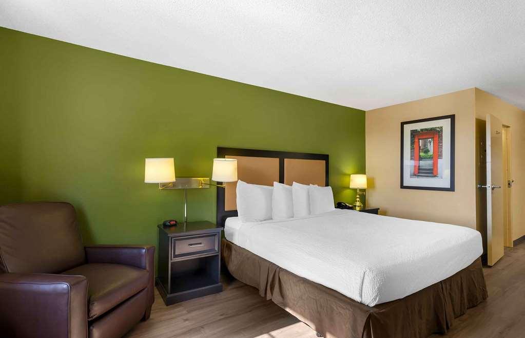 Extended Stay America Suites - St Petersburg - Clearwater - Executive Dr Largo Room photo